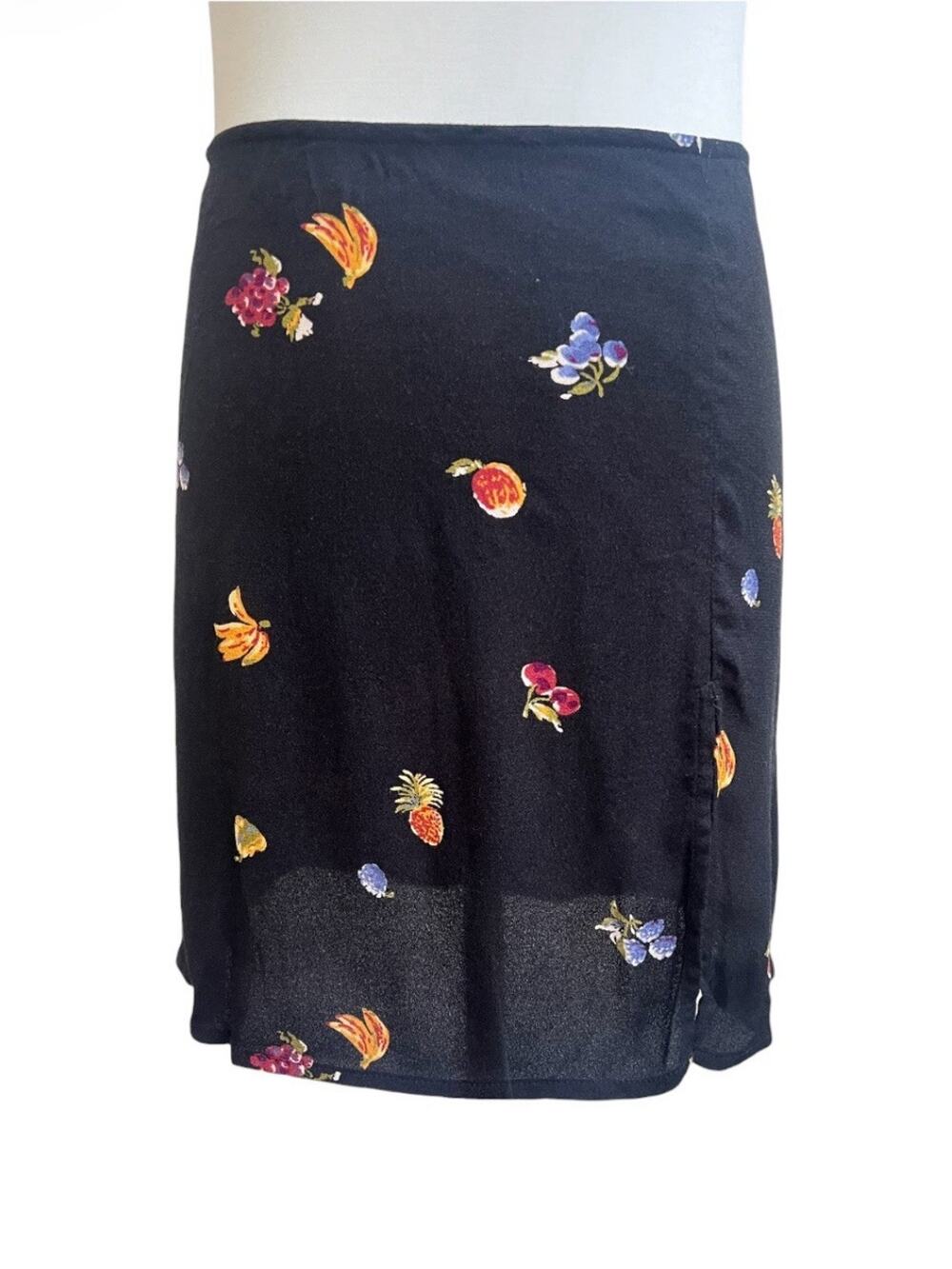 Reformation Margot Mini Skirt Womens Sz 0 Black Fruit Print Side Slit